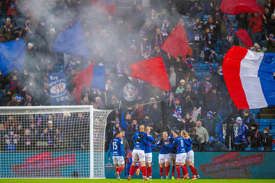 Sara Hørte of Vålerenga celebrates with Elise Hove