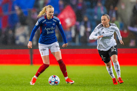 Karina Sævik of Vålerenga and Hanna Dahl of Rosenborg