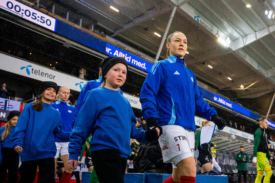 Janni Bøgild Thomsen of Vålerenga enters the pitch