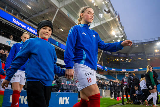 Sædis Run Heidarsdottir of Vålerenga enters the pitch