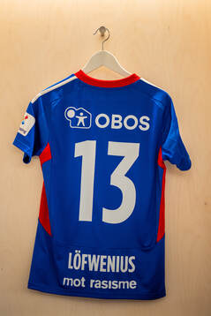 The kit of Mimmi Matilda Löfwenius Veum of Vålerenga in