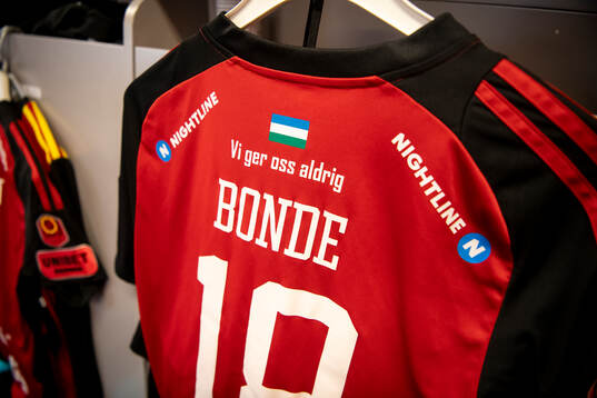 Östersunds Philip Bondes tröja syns i omklädningsrummet