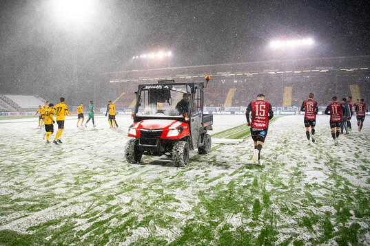 Fotbollsplanen skottas