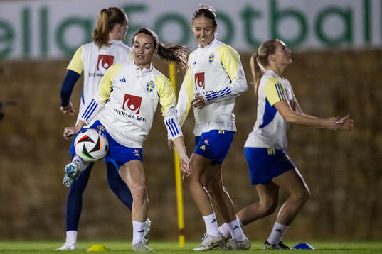 Kosovare Asllani and Emma Kullberg of the Swedish women's