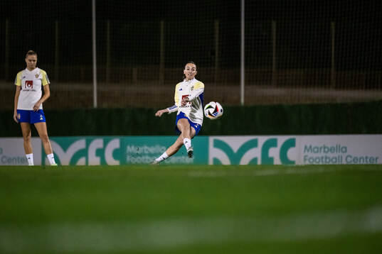 Fridolina Rolfö and Kosovare Asllani of the Swedish