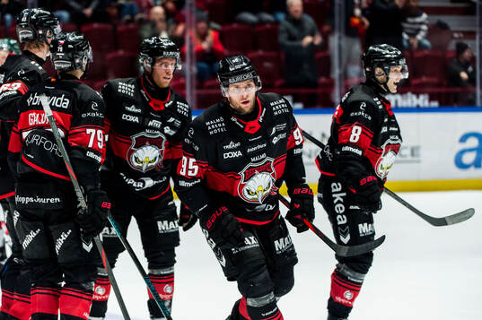 Malmö Redhawks Carl Persson jublar