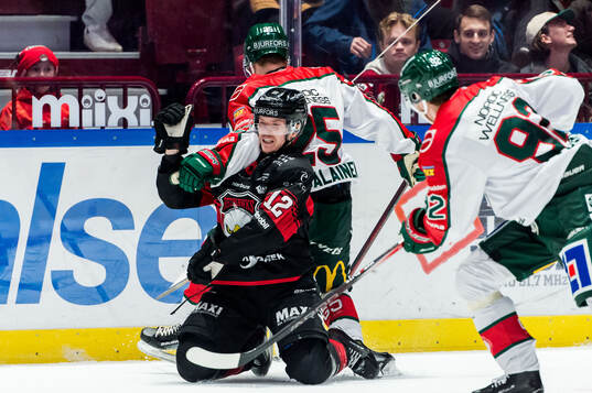 Malmö Redhawks Linus Öberg och Frölundas Arttu