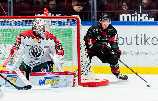 Frölundas målvakt Tobias Normann och Malmö Redhawks