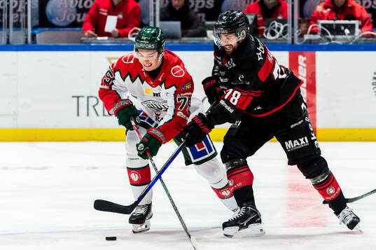 Frölundas David Edstrom och Malmö Redhawks Robin Hanzl