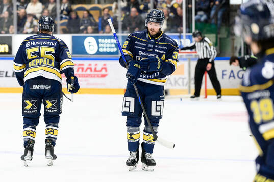 HV71s Oscar Engsund deppar