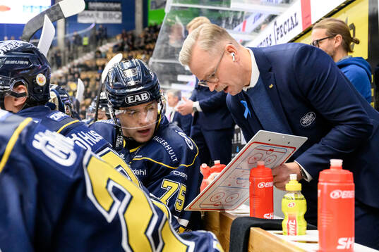 HV71s Radan Lenc och assisterande tränare Johan Davidsson