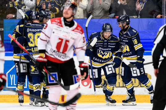 HV71s Jonathan Ang jublar