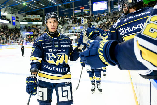 HV71s Jonathan Ang jublar