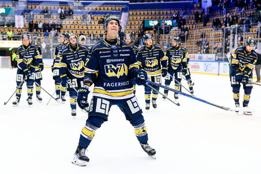 HV71s Jonathan Ang jublar