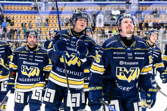HV71s Henrik Borgström jublar