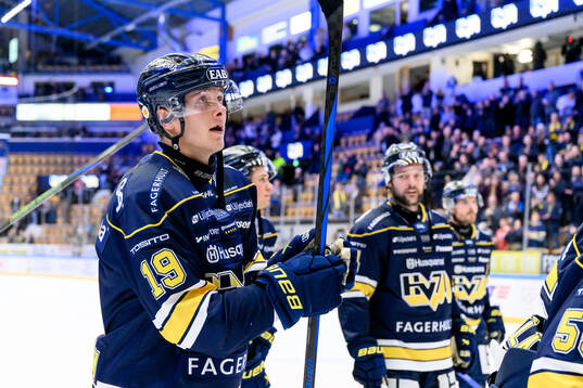 HV71s Henrik Borgström jublar