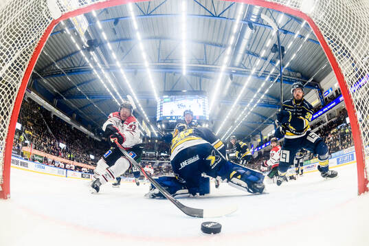 Örebros Christopher Mastomäki gör 0-2 bakom HV71s