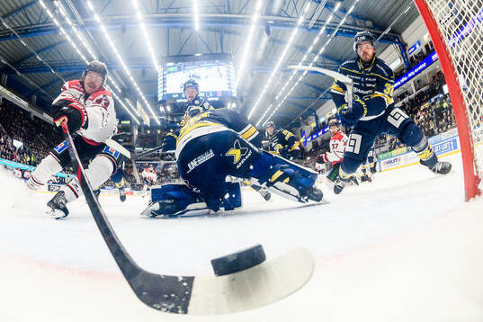 Örebros Christopher Mastomäki gör 0-2 bakom HV71s