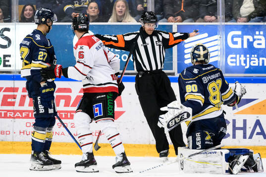 Domare Kristoffer Folkstrand tecknar för bortdömt mål