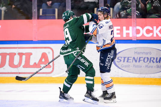 Färjestads Oskar Steen och Växjös Karl Henriksson