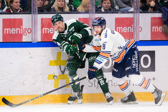 Färjestads Henrik Björklund och Växjös Zachary Giuttari