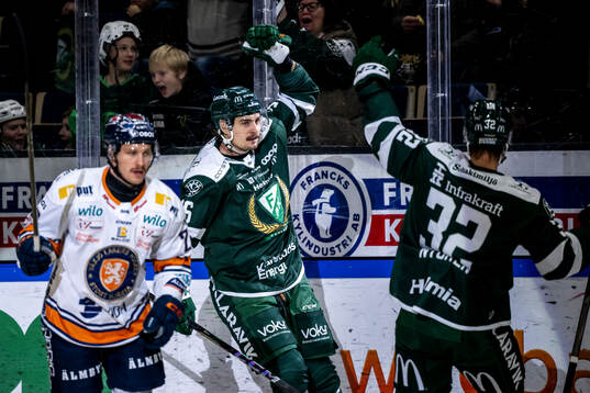 Färjestads David Tomasek jublar