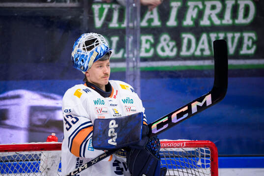 Växjös målvakt Emil Larmi deppar