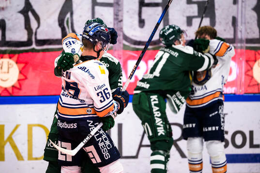 Färjestads Lucas Forsell och Växjös Elias Rosén i bråk