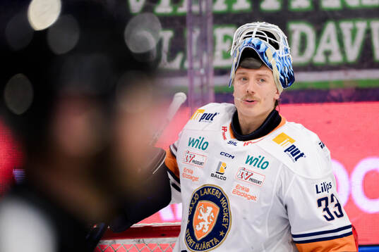 Växjös målvakt Emil Larmi deppar