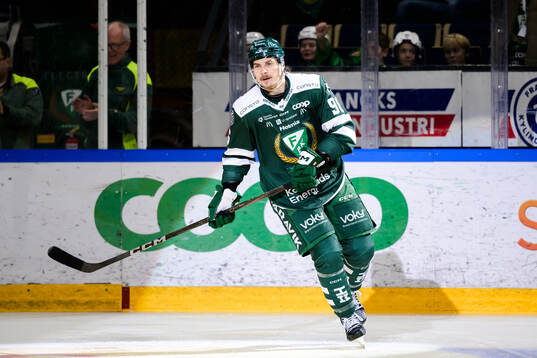 Färjestads David Tomasek jublar