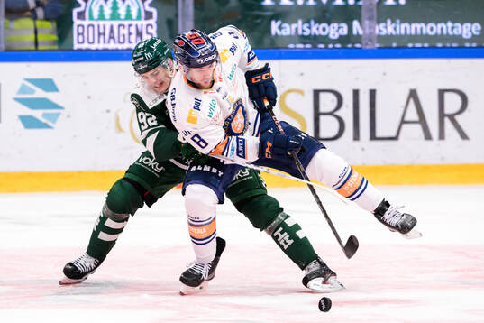 Färjestads Lucas Forsell och Växjös Zachary Giuttari