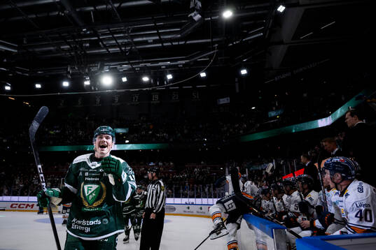 Färjestads Alexander Ljungkrantz jublar