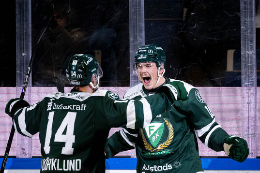 Färjestads Alexander Ljungkrantz jublar