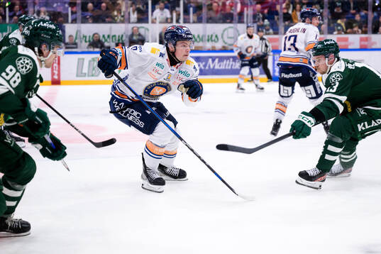 Växjös Zachary Giuttari och Färjestads Viktor Lodin