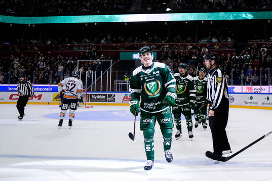 Färjestads Alexander Ljungkrantz jublar