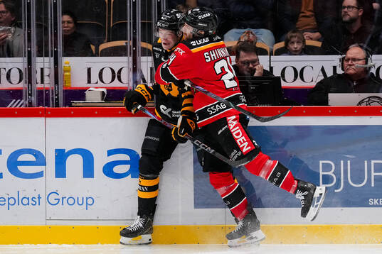 Skellefteås Rasmus Bergqvist och Luleås Brendan Shinnimin
