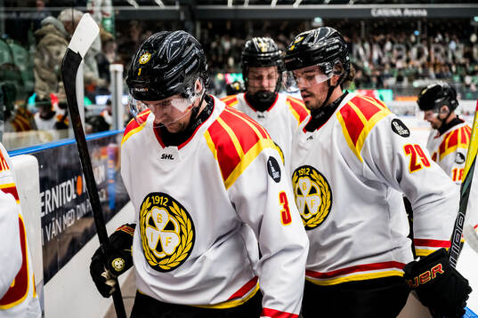 Brynäs Christian Djoos och Axel Andersson deppar
