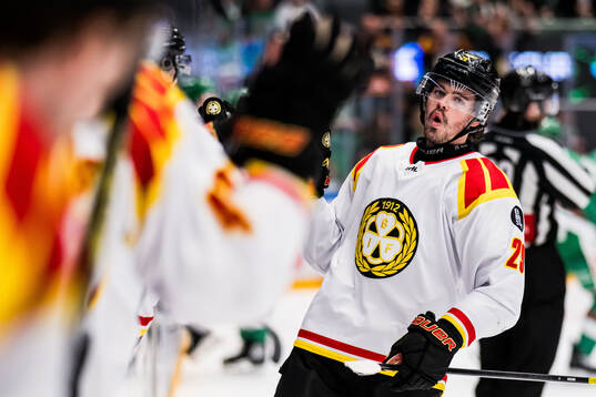 Brynäs Axel Andersson jublar