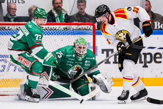 Rögles Jesper Pettersson och målvakt Arvid Holm och