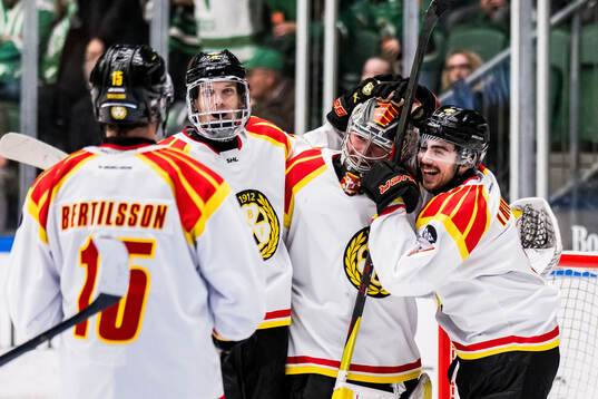 Brynäs Oskar Lindblom, målvakt Ludvig Persson och Bobby