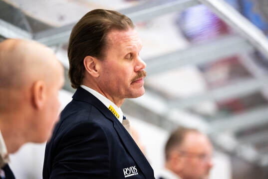 Timrås tränare Olli Jokinen deppar