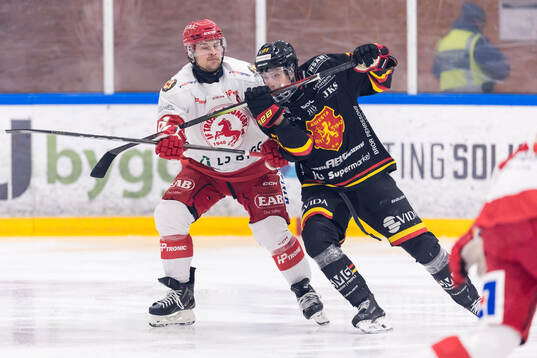 Troja/Ljungbys Dennis Fröland och Alvesta SKs Otto Henell