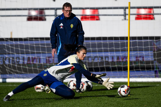 Goalkeeper coach Leif Troedsson and goalkeeper Zecira