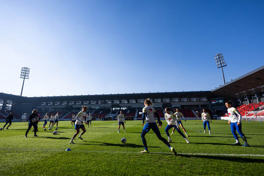 Linda Sembrant and Johanna Rytting Kaneryd with team mates