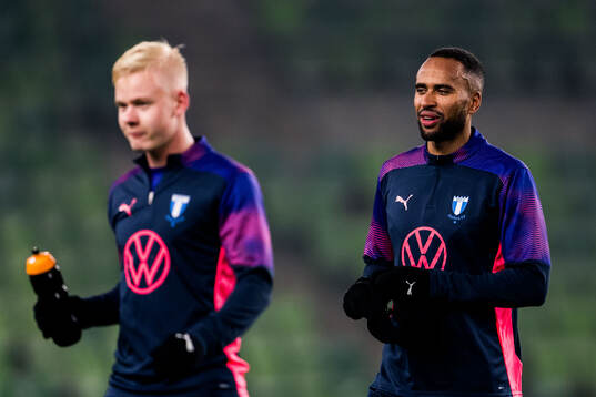 Otto Rosengren and Isaac Kiese Thelin of Malmö FF