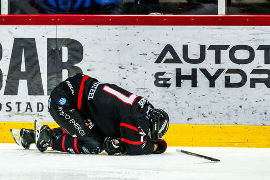 Nybros Hannes Hellberg har ont