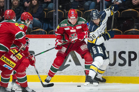 HV71s Joona Luoto och Modos Paul Ladue