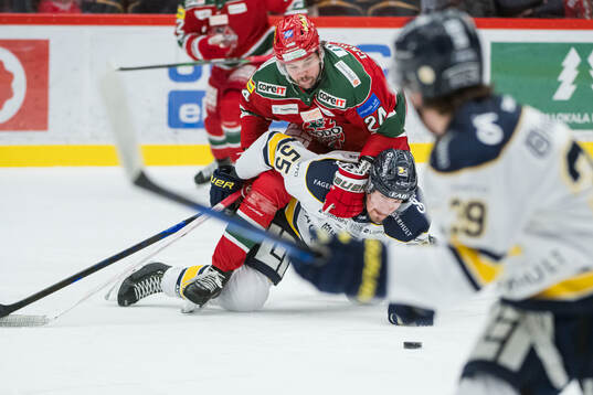 Modos Måns Carlsson och HV71s Mikael Seppälä