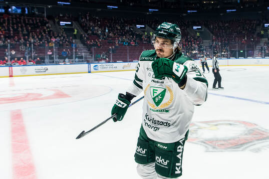 Färjestads David Tomasek jublar