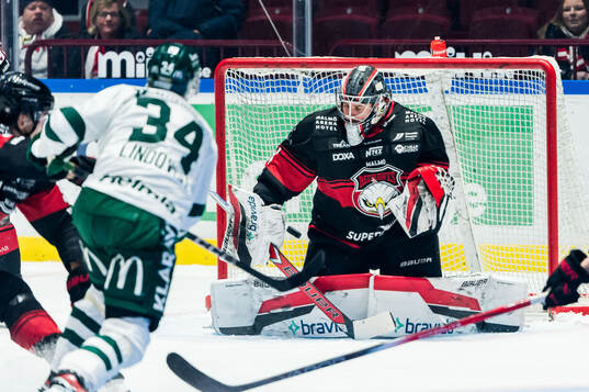 Färjestads Michael Lindqvist och Malmö Redhawks målvakt